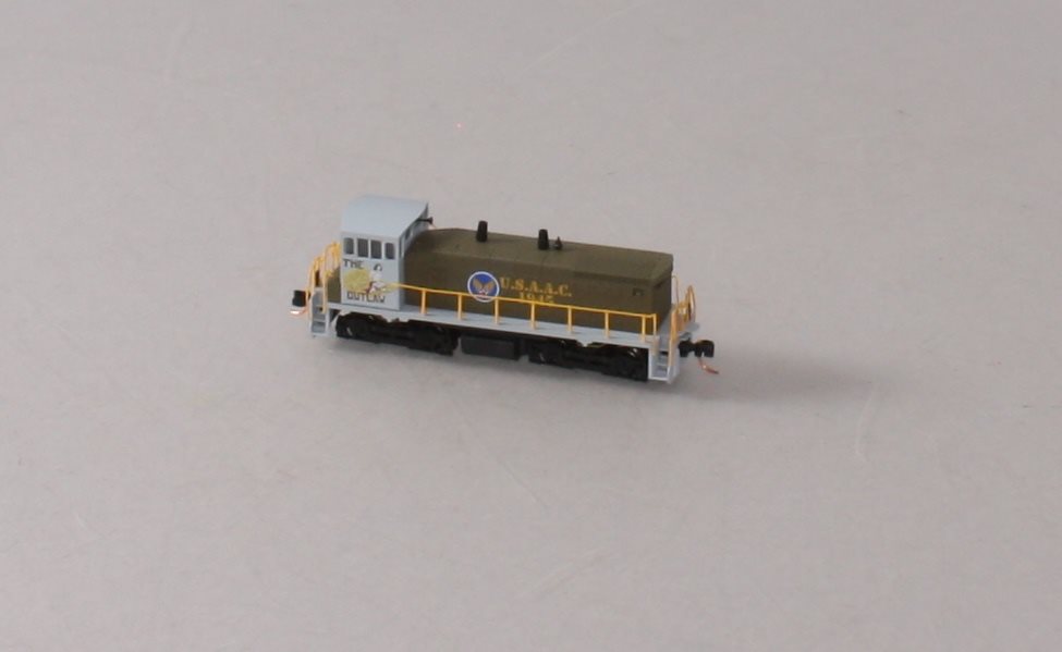 Micro-Trains 98650510 N USAAC Nose Art SW1500 Diesel Locomotive #1945
