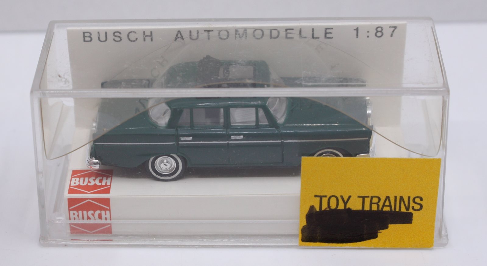 Busch 40417 1:87 Green Mercedes-Benz 220 with Sunroof