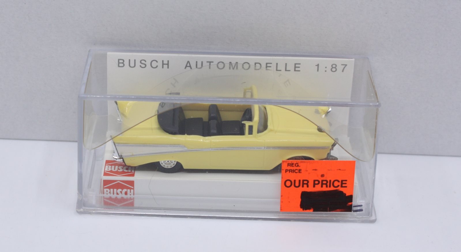 Busch 45005 HO Yellow Convertiable Chevy 1957 Belair Cabrio