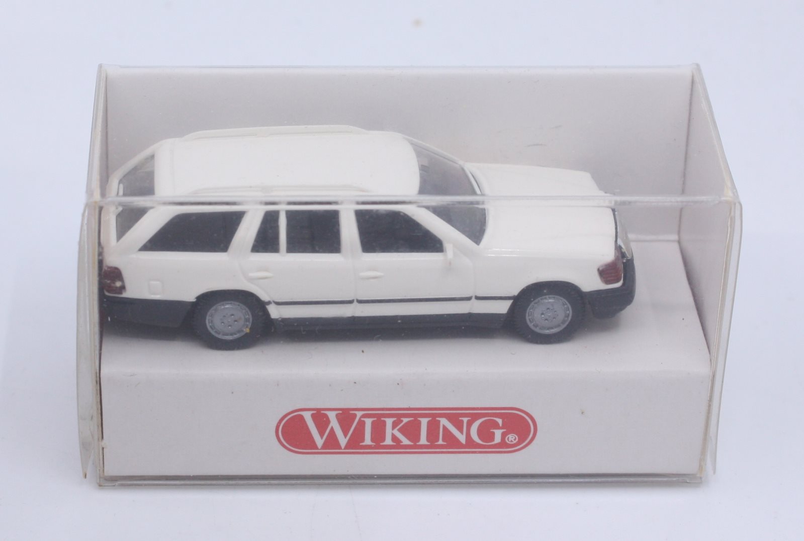 Wiking 154 HO White Mercedes Benz 230 TE Sedan