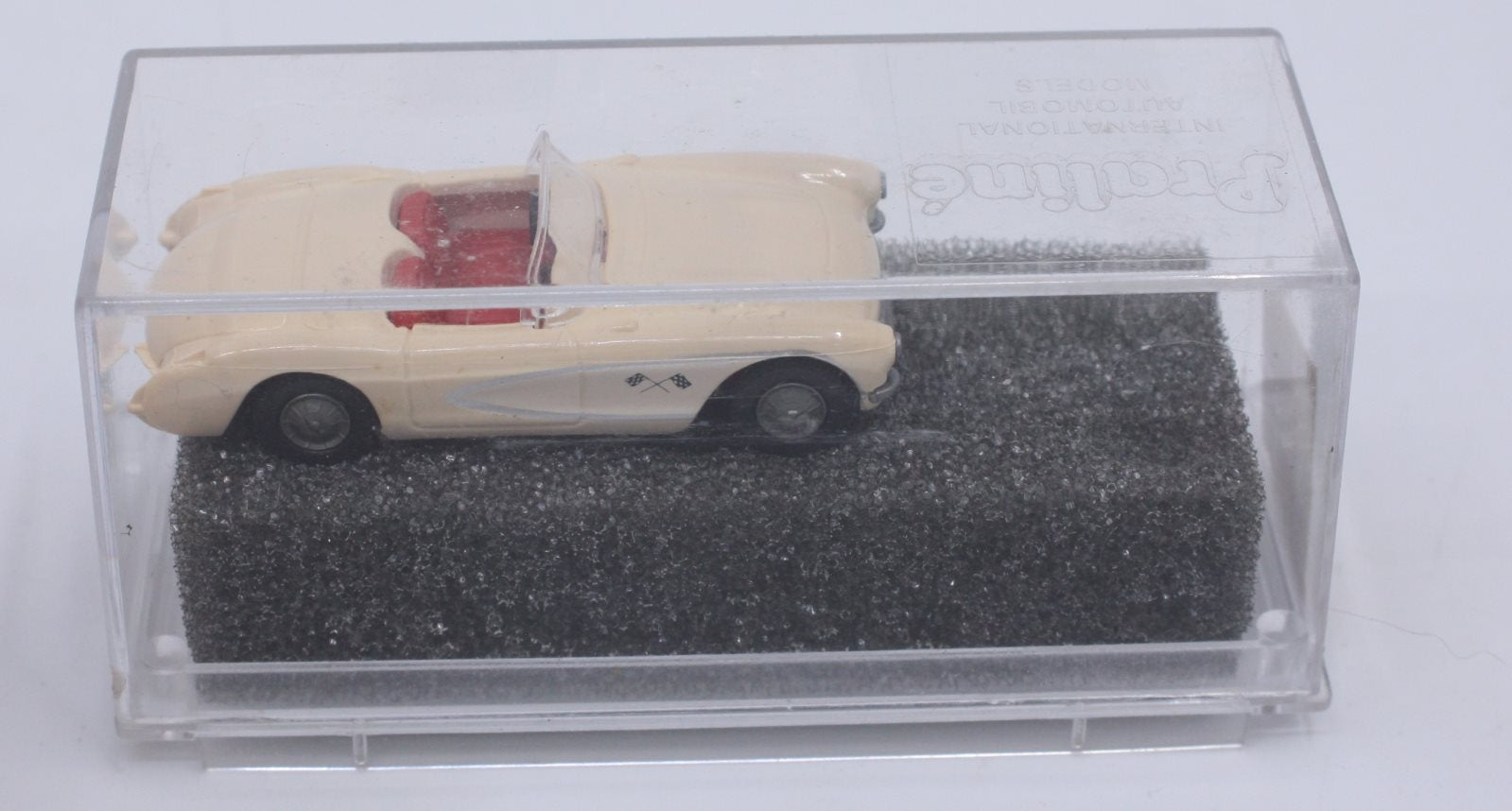 Praline 5402 HO Cream/Off White Chevrolette Corvette