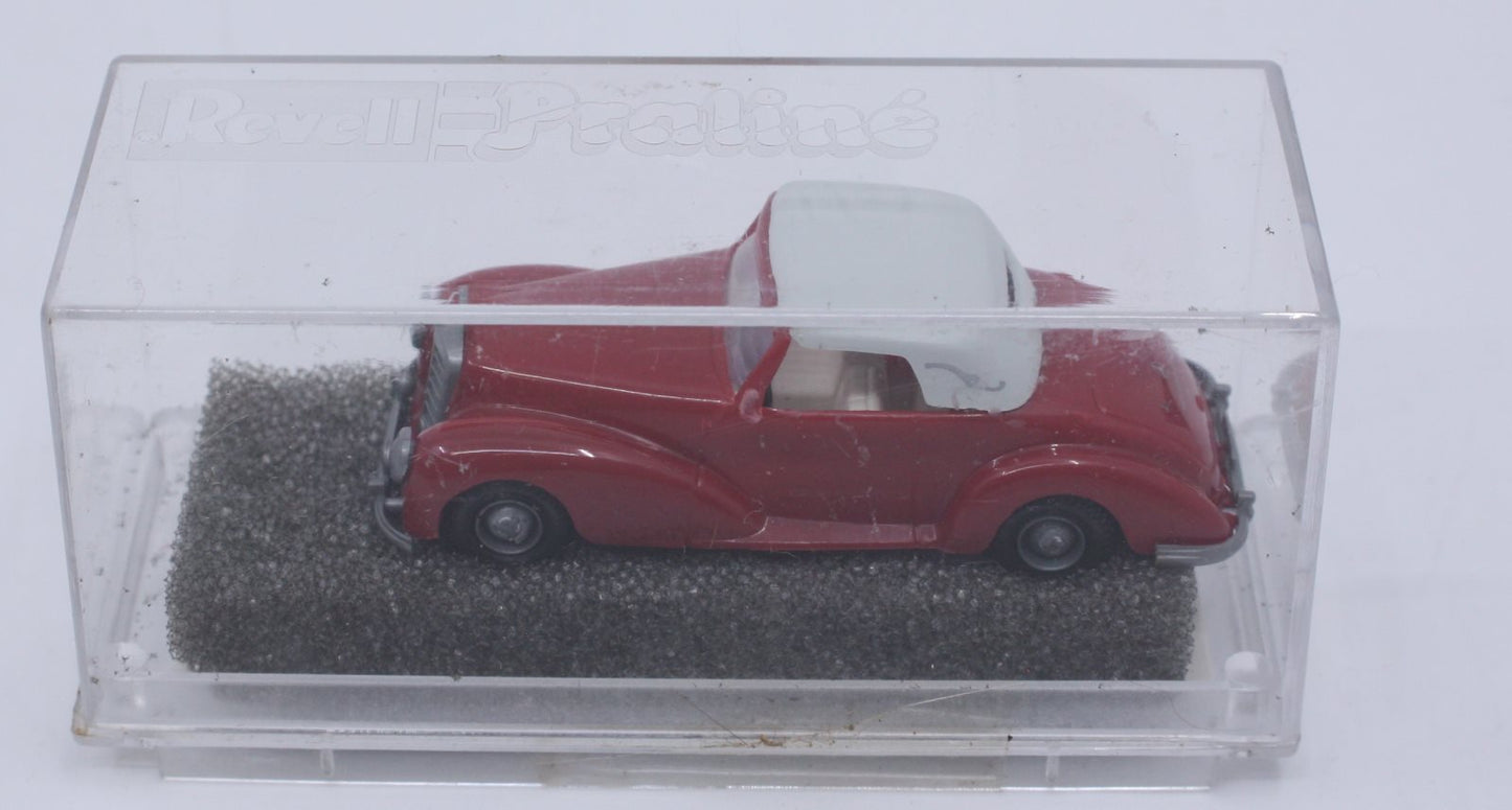 Praline 84201 HO Red/Whte Convertiable Mercedes Benz