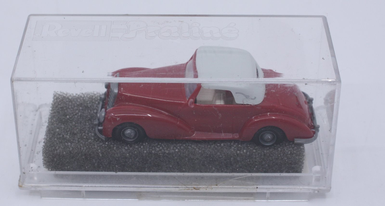 Praline 84201 HO Red/Whte Convertiable Mercedes Benz
