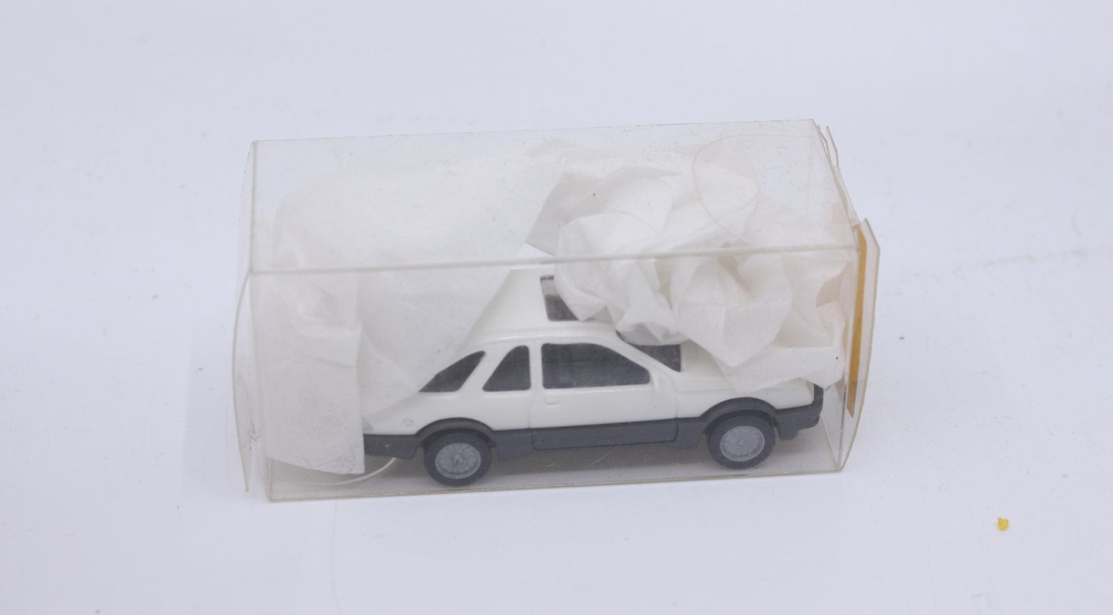 Wiking 204 1:87 Ford Sierra XR4 White