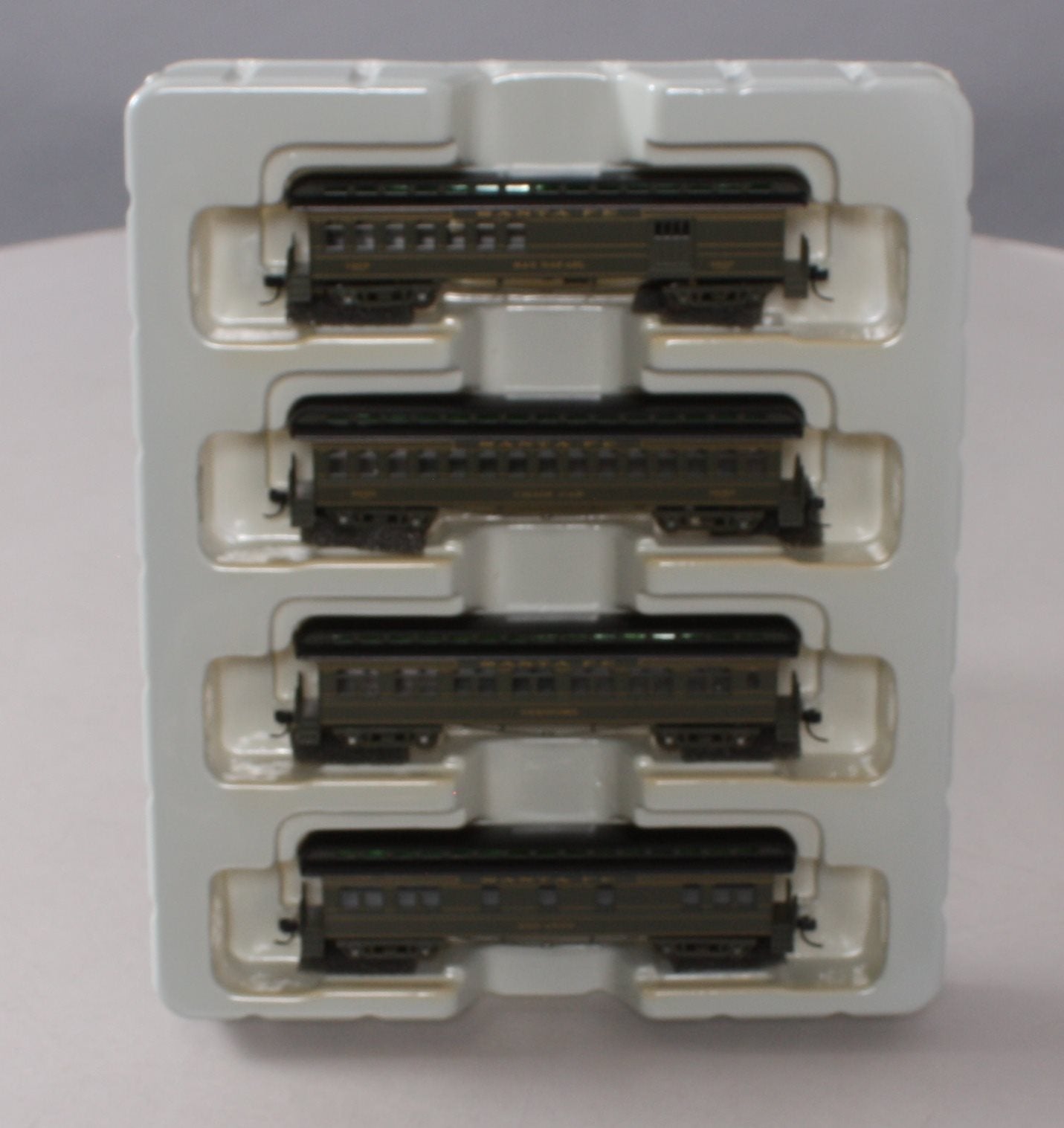 Athearn 11851 N Santa Fe 50' Overland Passenger Cars (Set of 4)