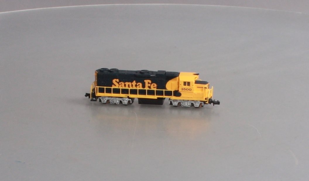 Life Like 7843 N Scale Santa Fe GP38-2 Diesel Locomotive #3500