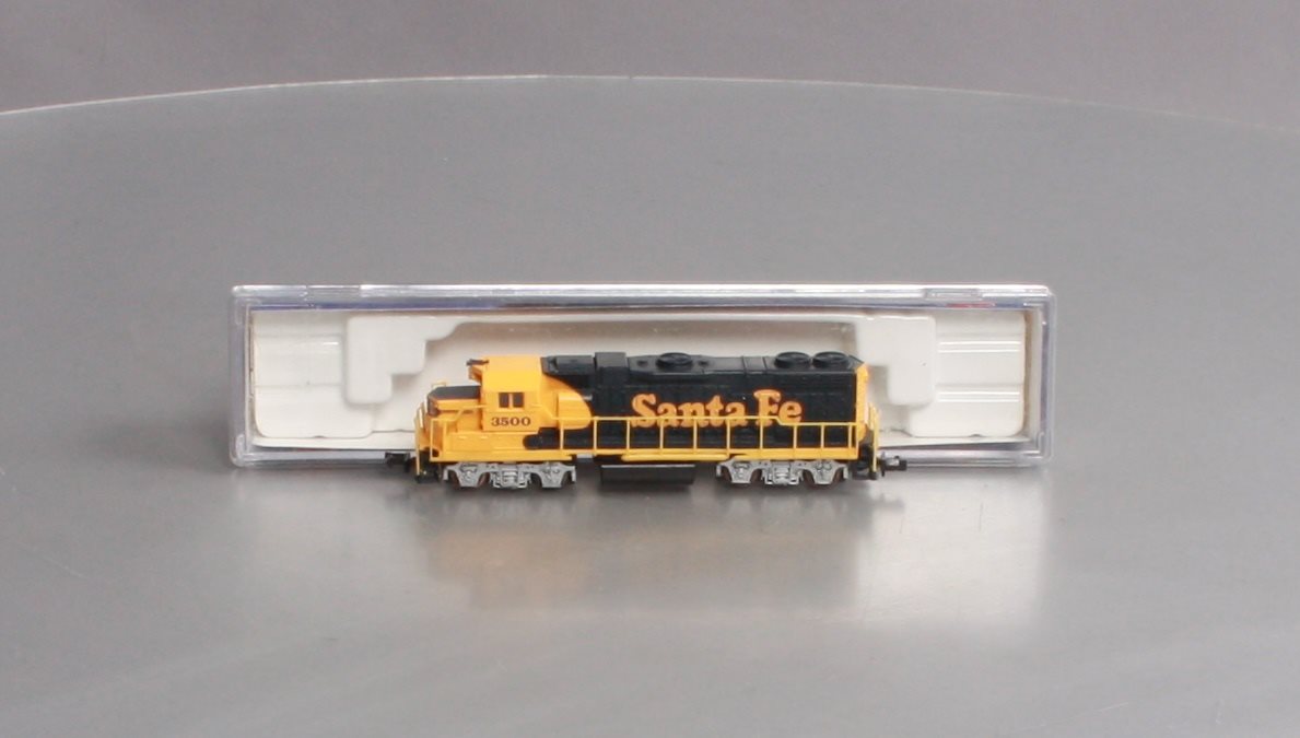 Life Like 7843 N Scale Santa Fe GP38-2 Diesel Locomotive #3500