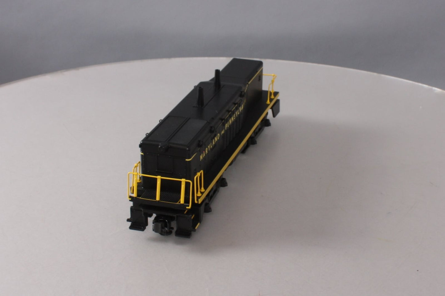 MTH 30-2614-3 Maryland & Pennsylvania SW-9 Non-Powered Calf Diesel Switcher