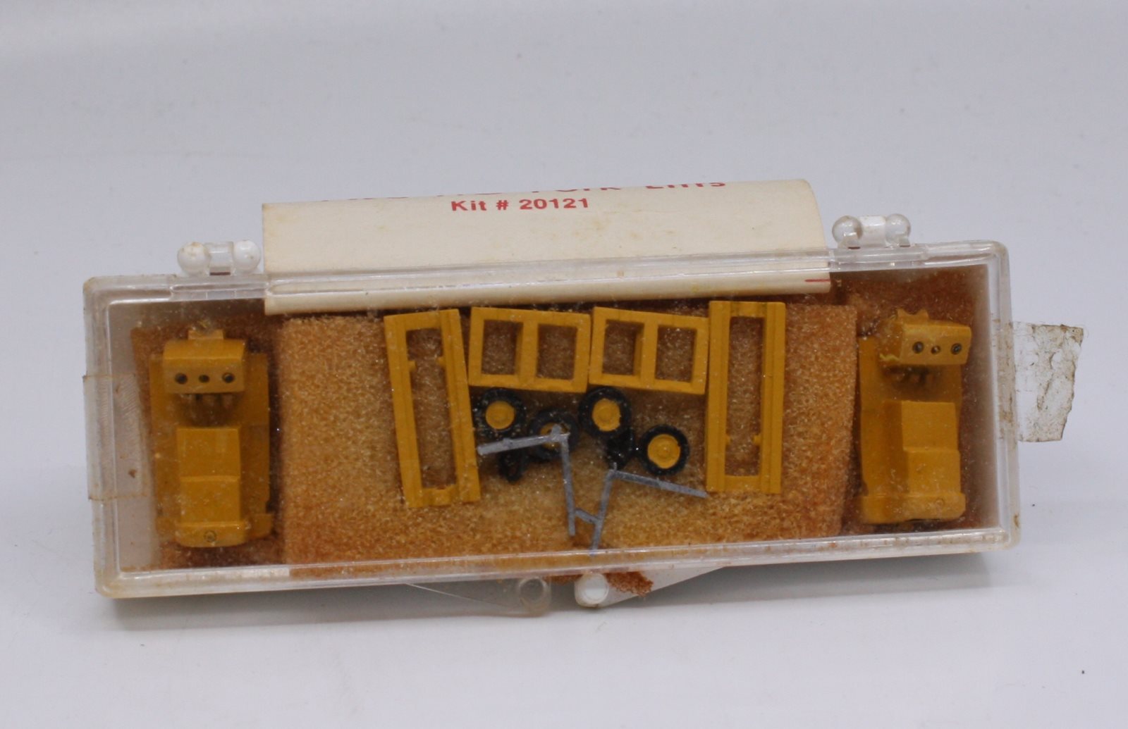 Dyna-Model 20121 1:87 Scale Fork Lift Metal Kit (Pack of 2)
