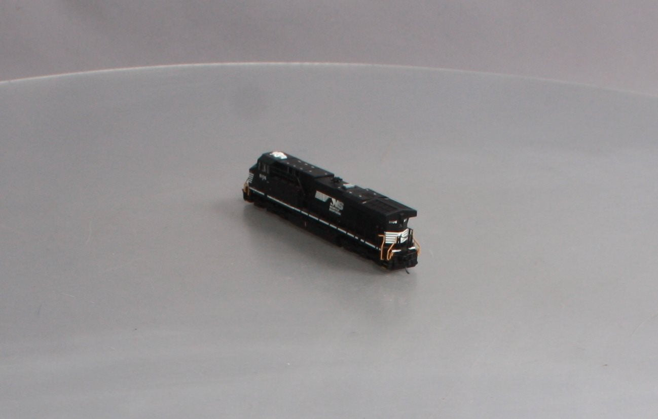 Fox Valley Models 70464 N NS ES44AC Diesel Locomotive Standard DC #8106