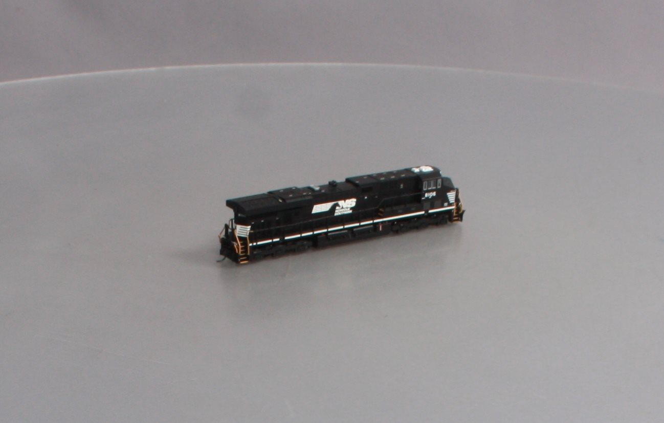 Fox Valley Models 70464 N NS ES44AC Diesel Locomotive Standard DC #8106