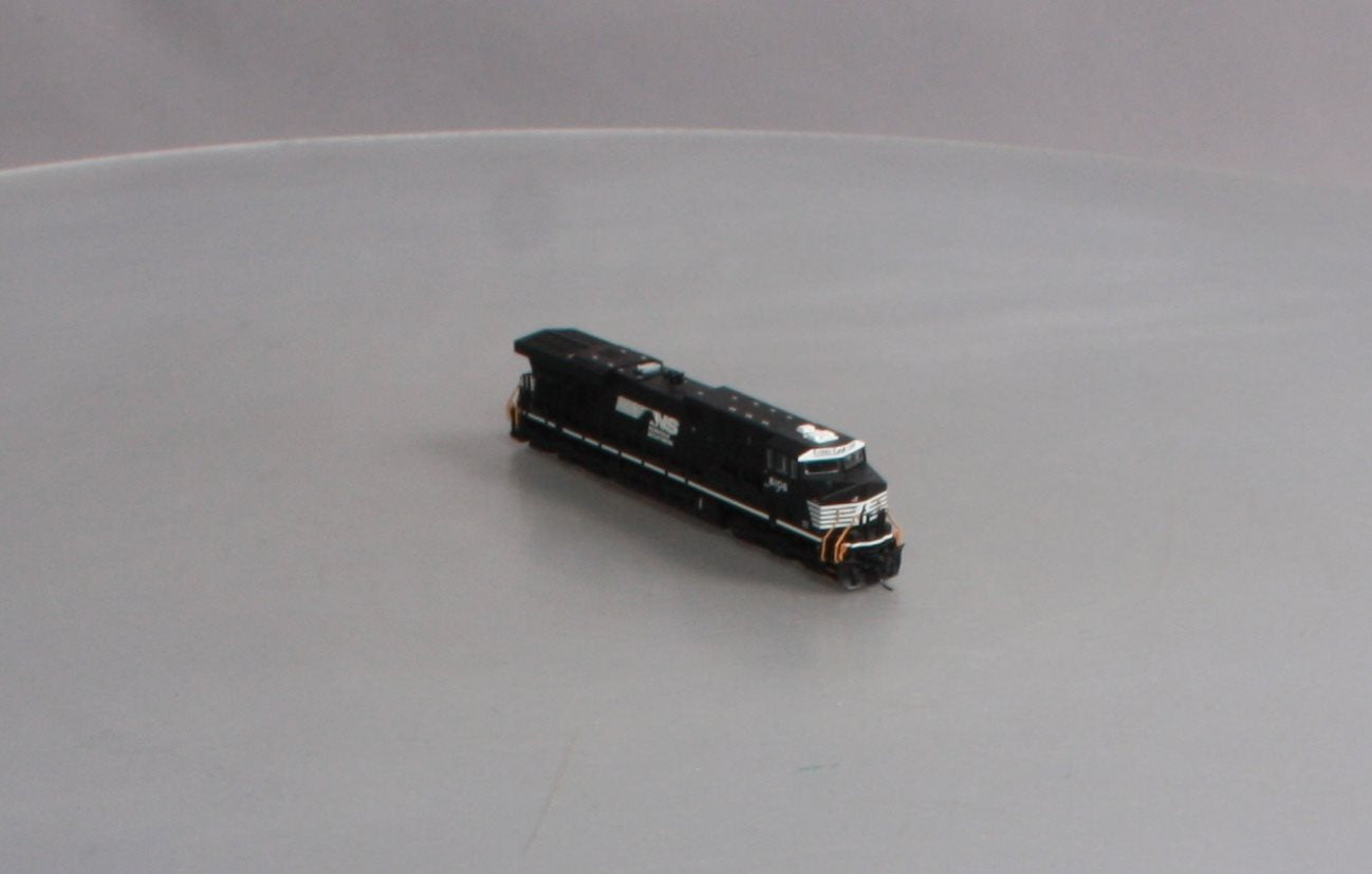 Fox Valley Models 70464 N NS ES44AC Diesel Locomotive Standard DC #8106
