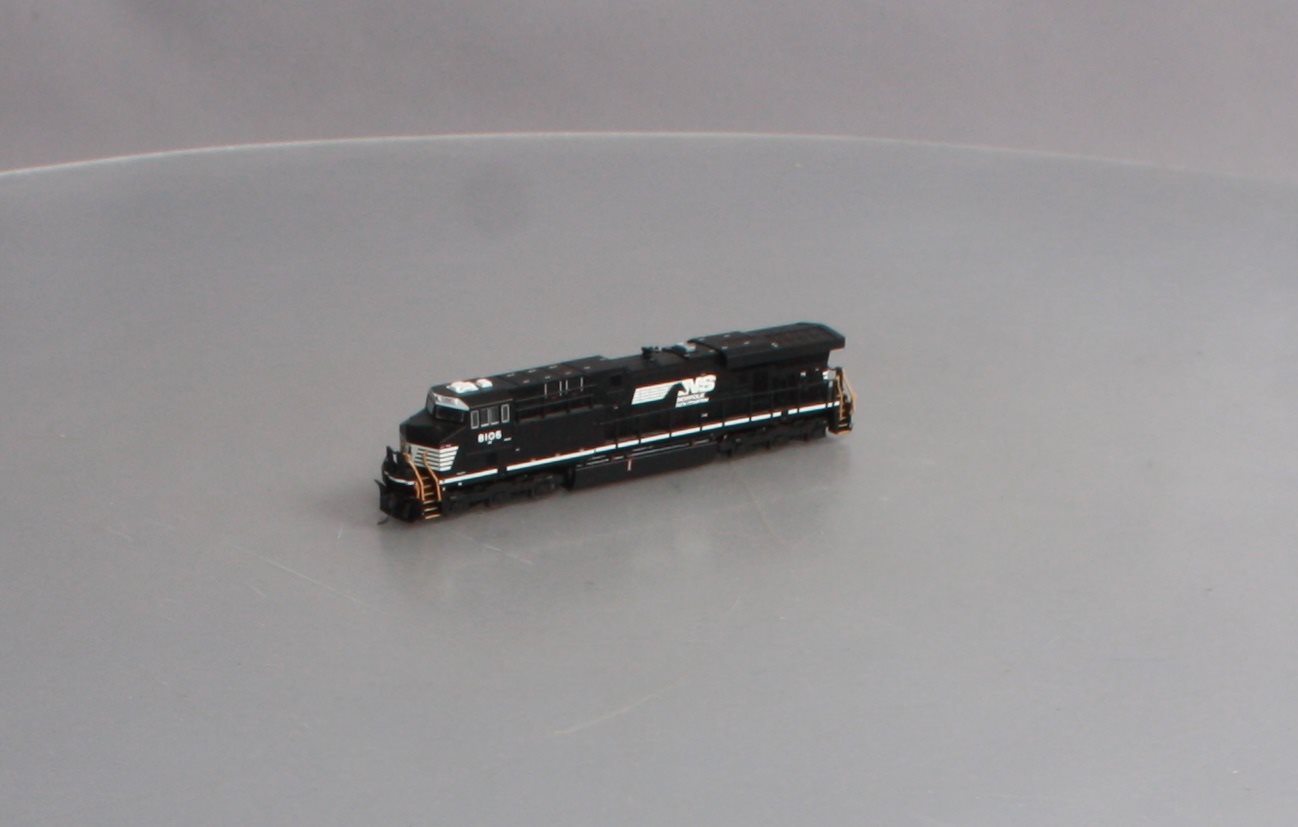 Fox Valley Models 70464 N NS ES44AC Diesel Locomotive Standard DC #8106