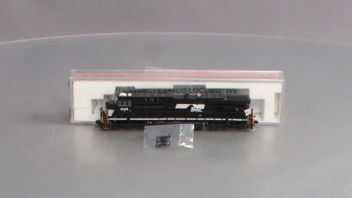 Fox Valley Models 70464 N NS ES44AC Diesel Locomotive Standard DC #8106