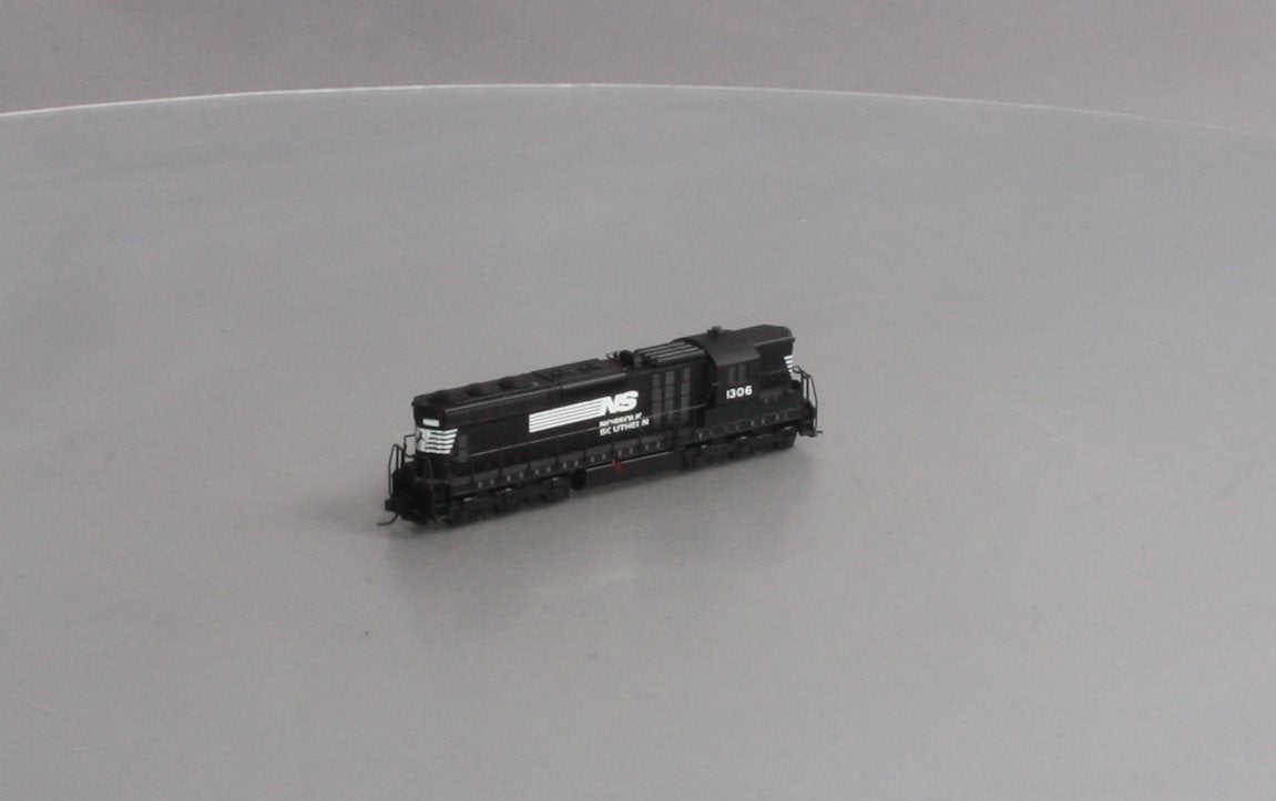 Atlas 54410 N Soouthern SD-24 Diesel Locomotive #6306