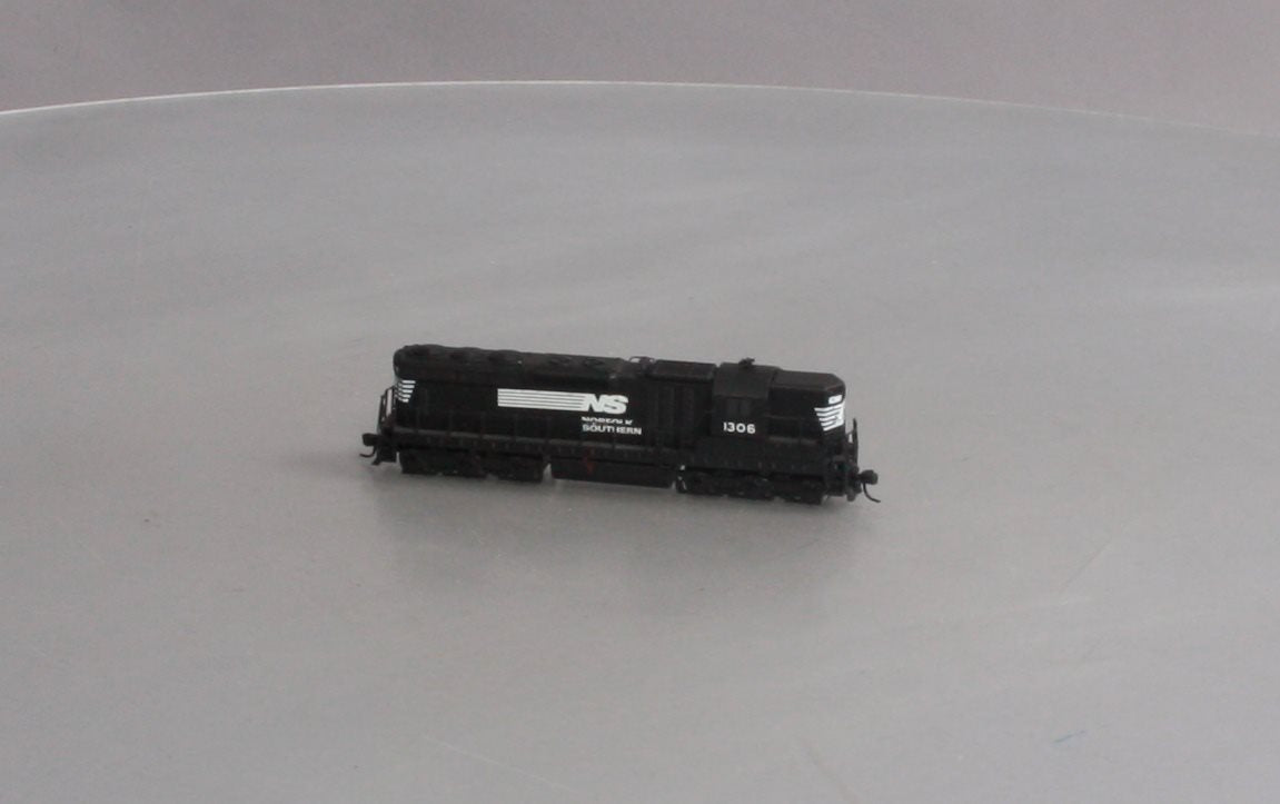 Atlas 54410 N Soouthern SD-24 Diesel Locomotive #6306