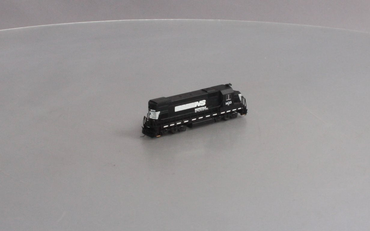 Atlas 52618 N Norfolk Southern GP15-1 Standard Diesel Locomotive #1433