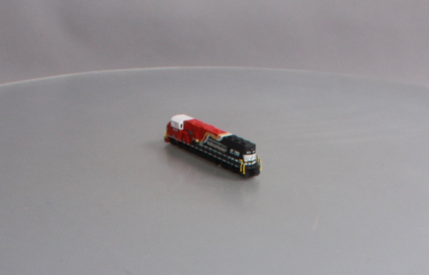 Atlas 40003991 N NS Honoring First Responders EMD SD-60E Diesel Loco #9-1-1