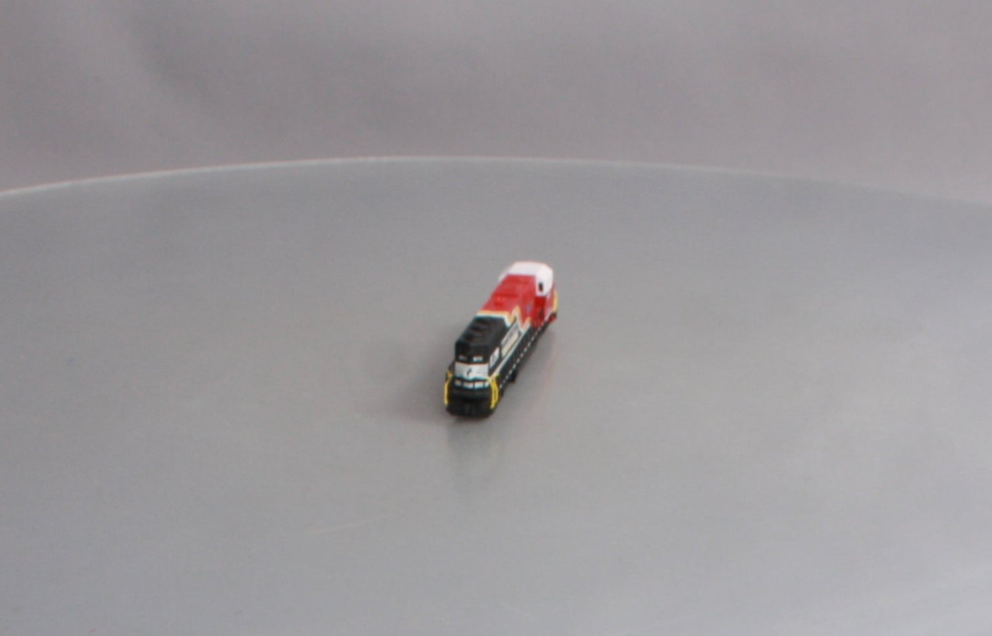 Atlas 40003991 N NS Honoring First Responders EMD SD-60E Diesel Loco #9-1-1