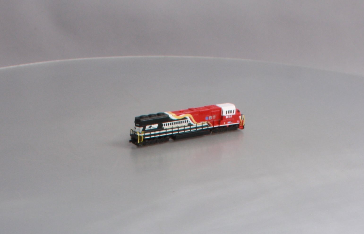 Atlas 40003991 N NS Honoring First Responders EMD SD-60E Diesel Loco #9-1-1