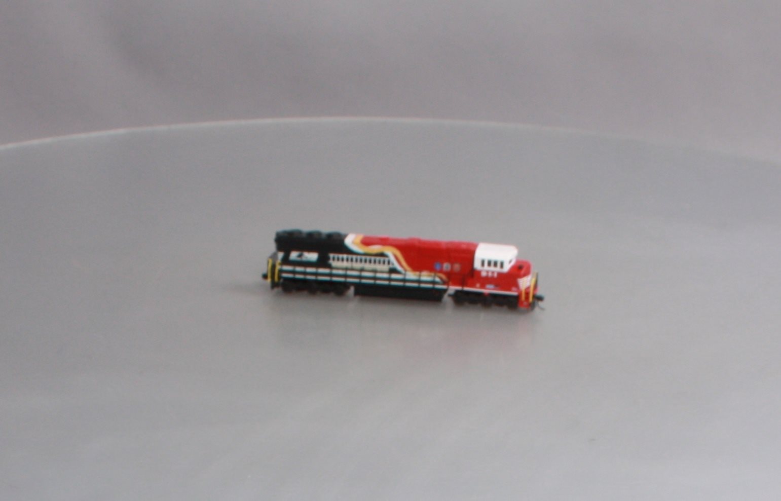 Atlas 40003991 N NS Honoring First Responders EMD SD-60E Diesel Loco #9-1-1