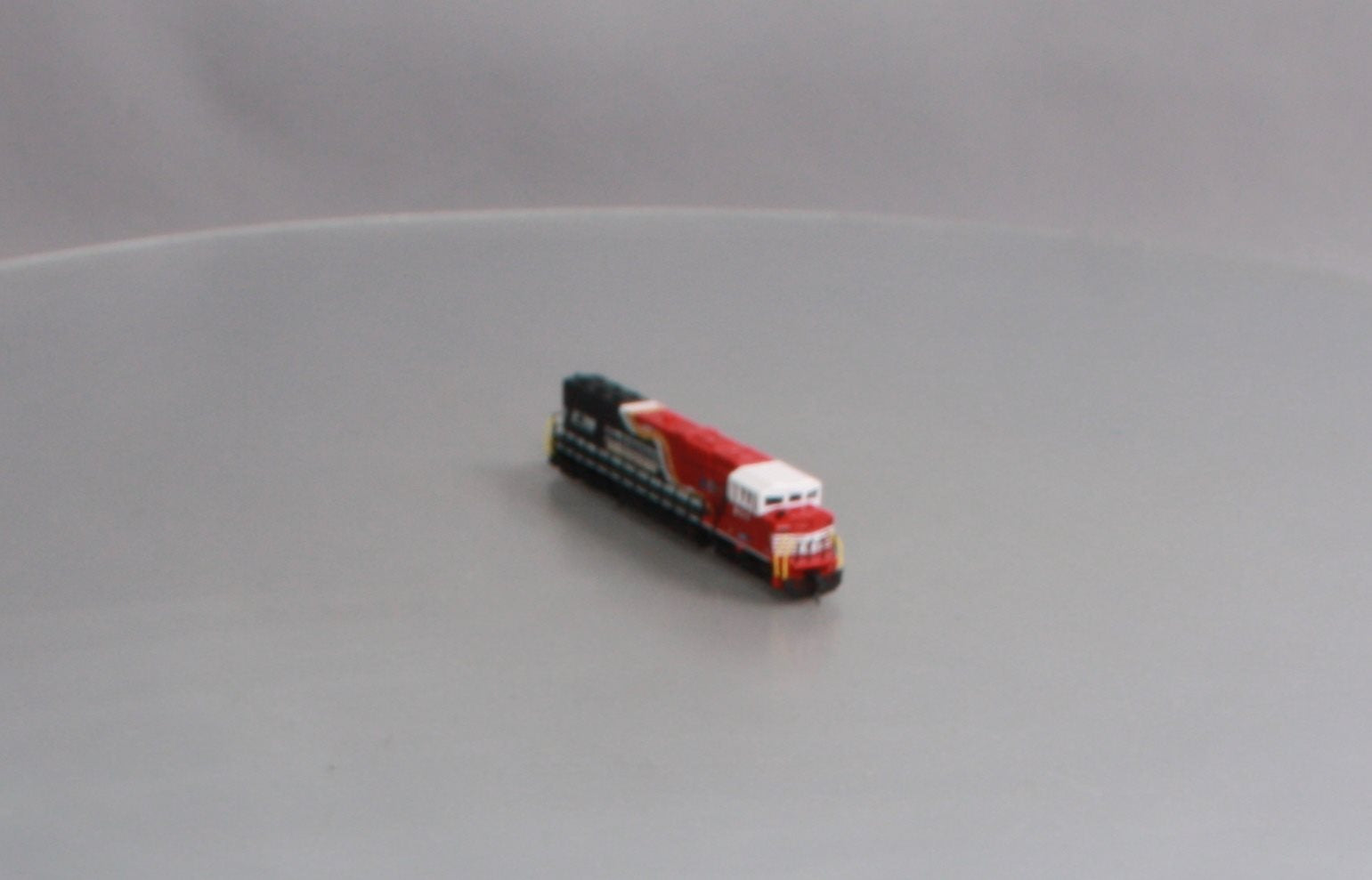 Atlas 40003991 N NS Honoring First Responders EMD SD-60E Diesel Loco #9-1-1