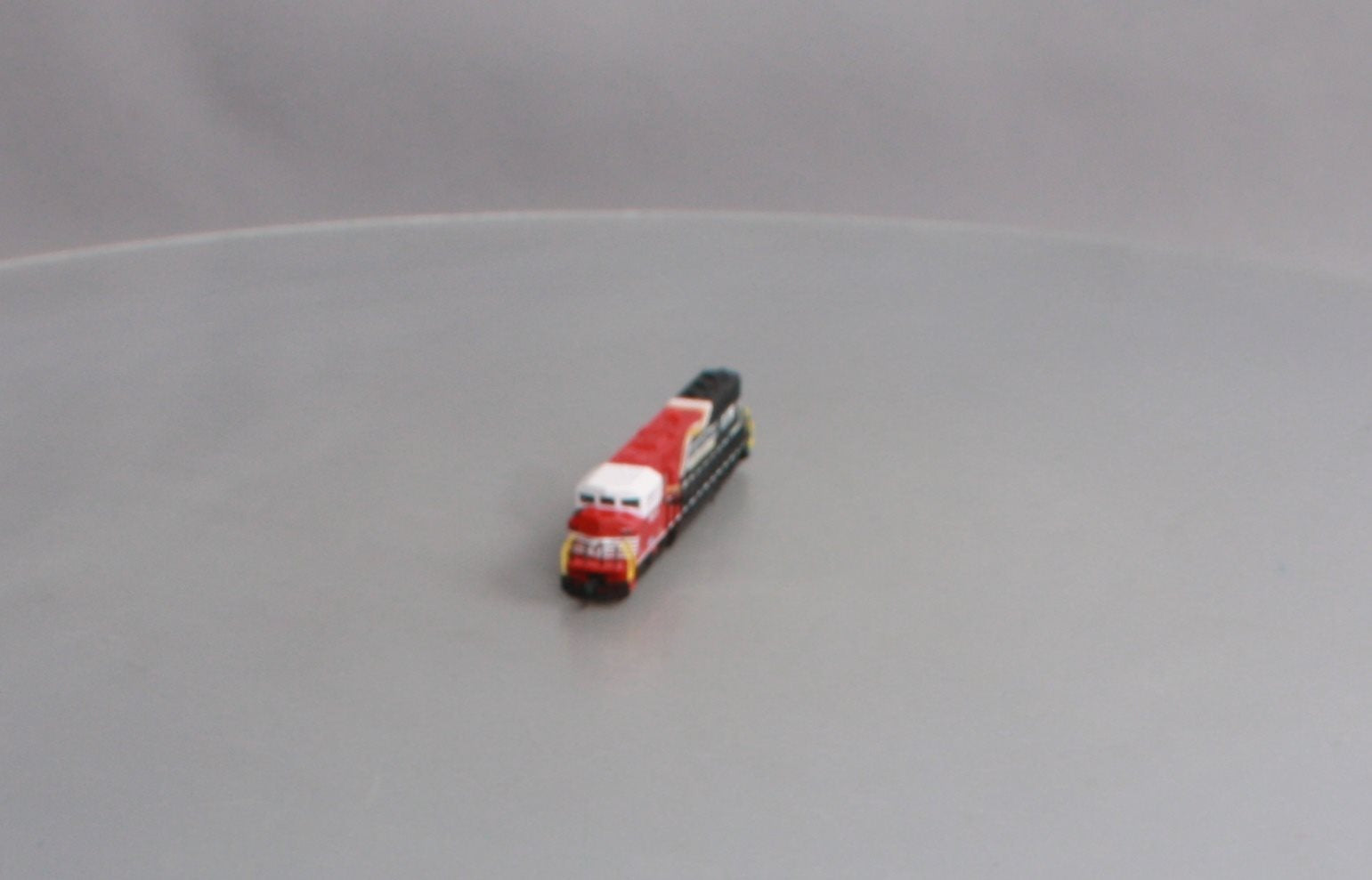 Atlas 40003991 N NS Honoring First Responders EMD SD-60E Diesel Loco #9-1-1
