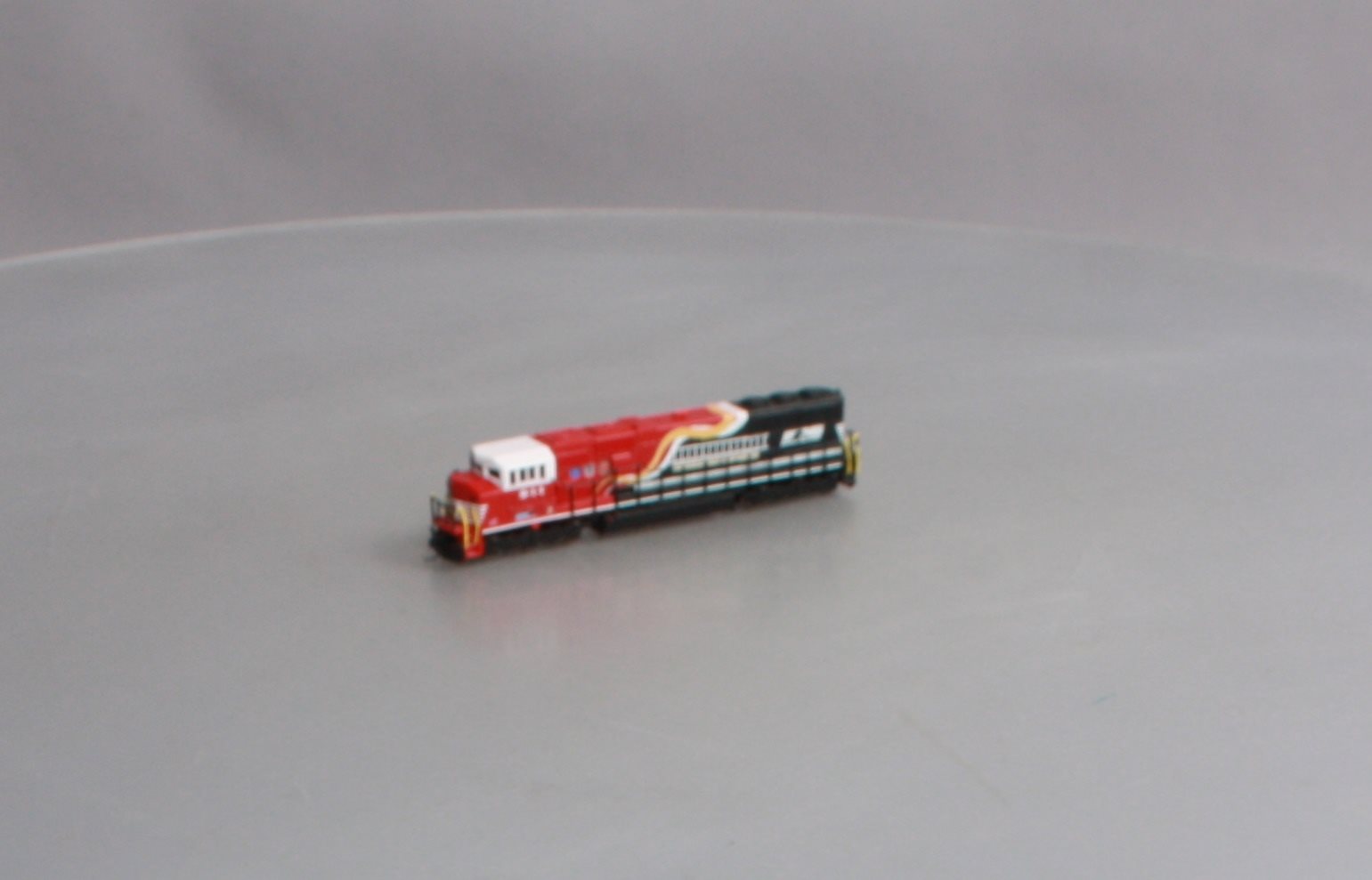 Atlas 40003991 N NS Honoring First Responders EMD SD-60E Diesel Loco #9-1-1