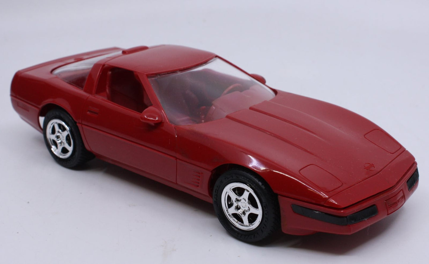 Ertl 6668 1:25 Scale Plastic 1995 Chevrolet Corvette ZR-1