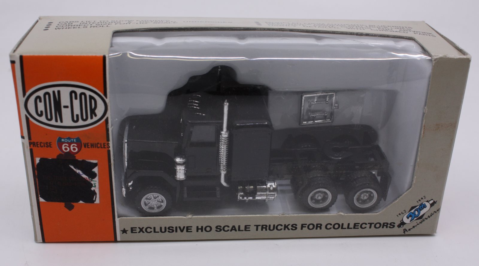 Con-Cor 0004-232000 HO Black GMC/Chevy Bison Tractors with Sleepers Undecorated