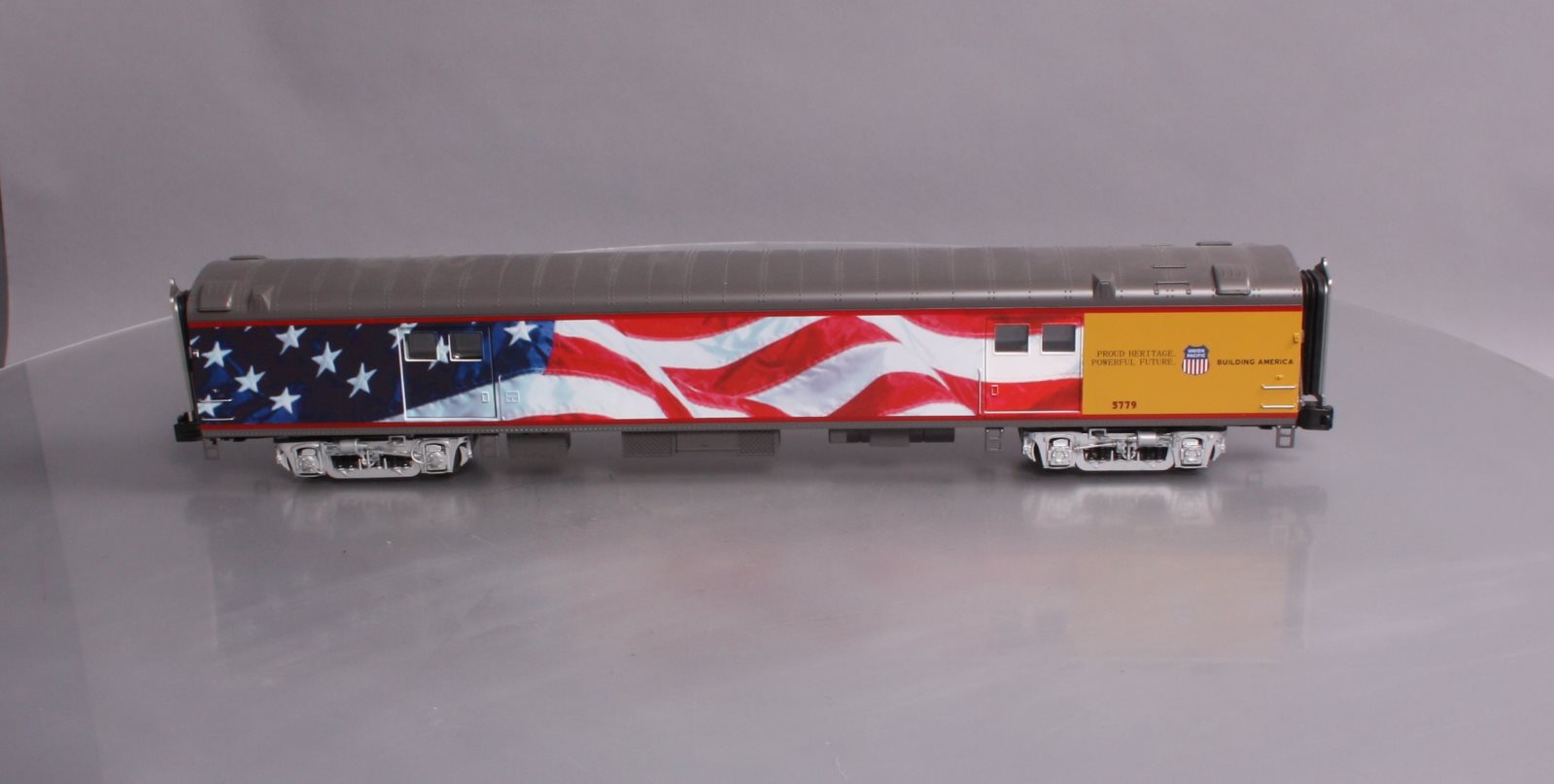 MTH 20-61032 O Union Pacific 70' Streamlined Baggage Car -Smooth