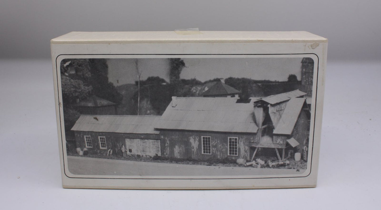 Whiteground Modelworks 7 HO Foundry and Patern House Model Building Kit