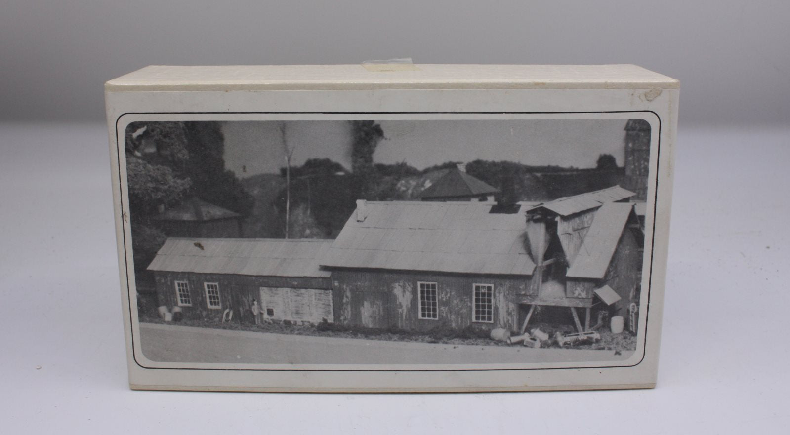 Whiteground Modelworks 7 HO Foundry and Patern House Model Building Kit