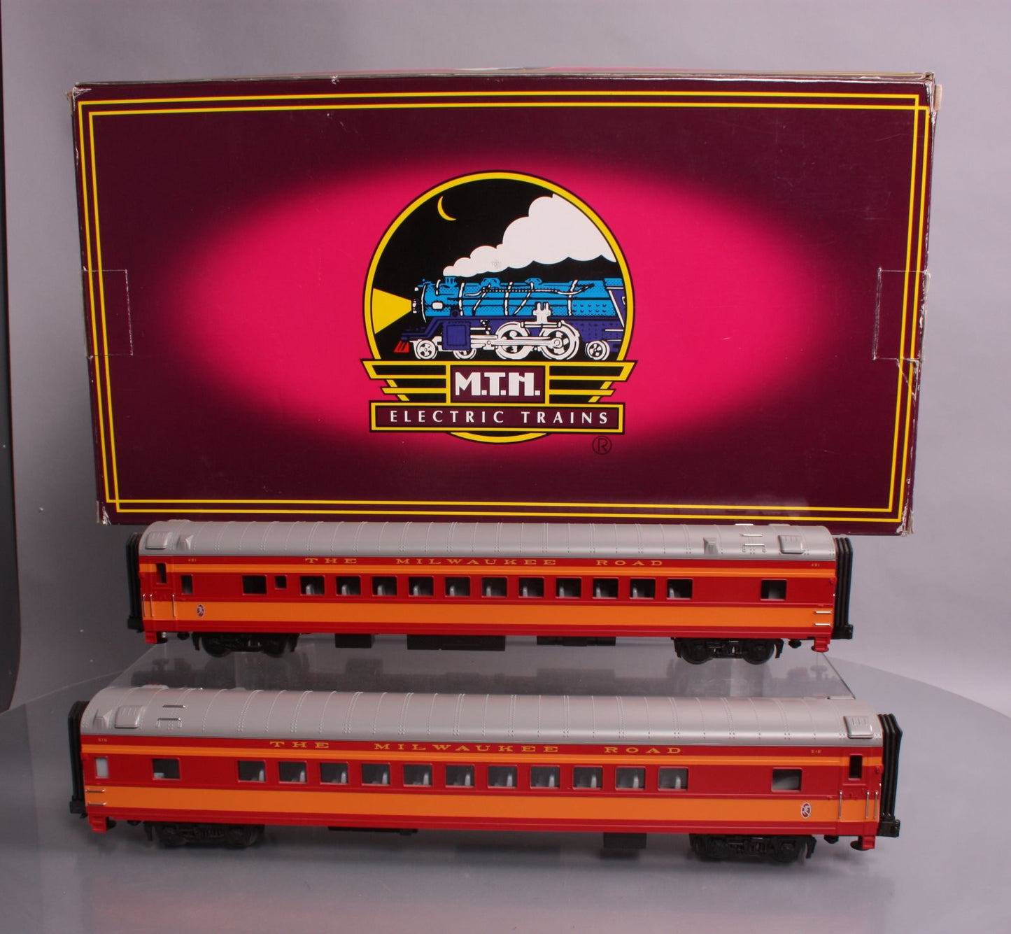 MTH 20-66173 Milwaukee 70' Streamlined Sleeper/Diner Car Set