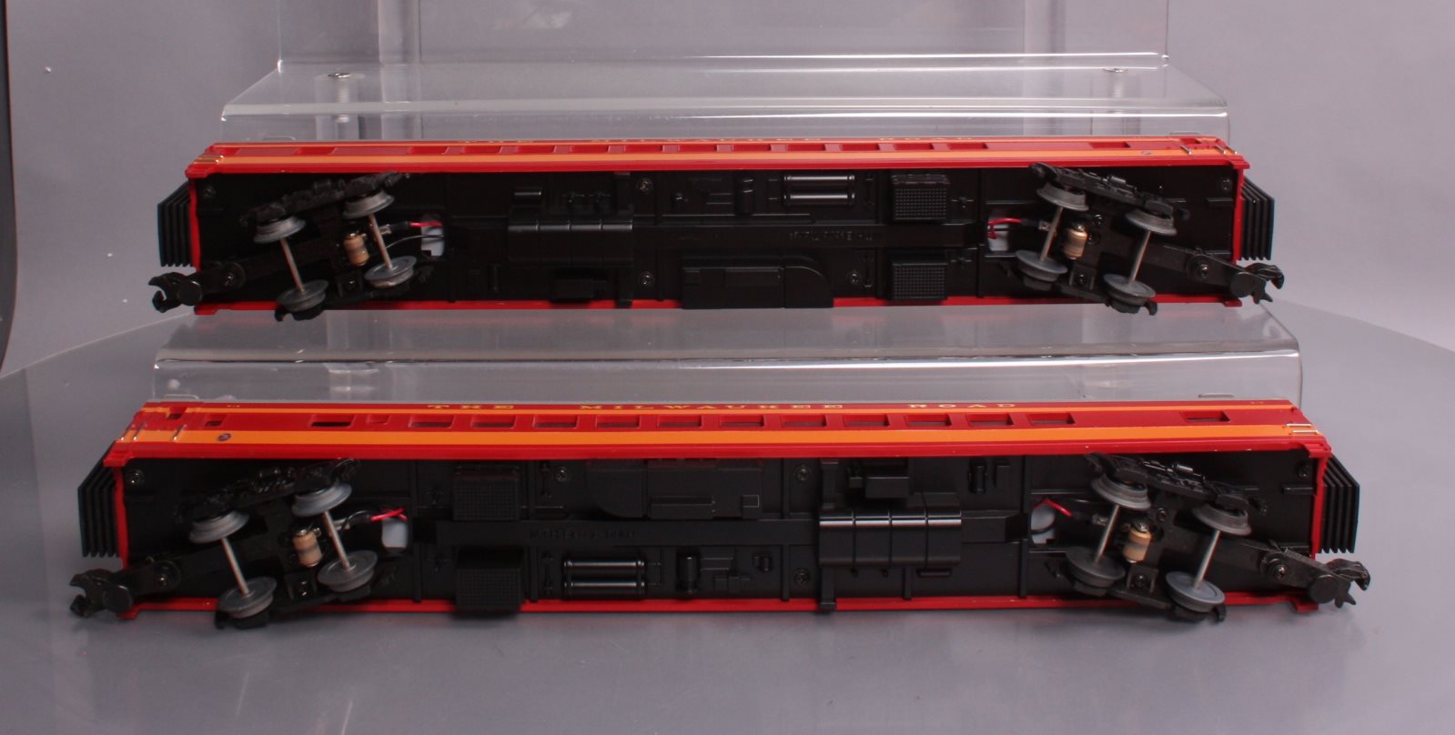MTH 20-66173 Milwaukee 70' Streamlined Sleeper/Diner Car Set