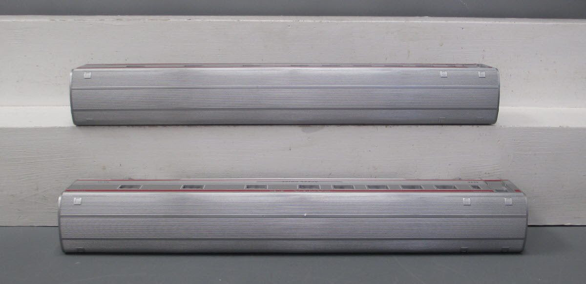 Williams 43110 Santa Fe 72' Streamline Passenger Cars (Set of 2)