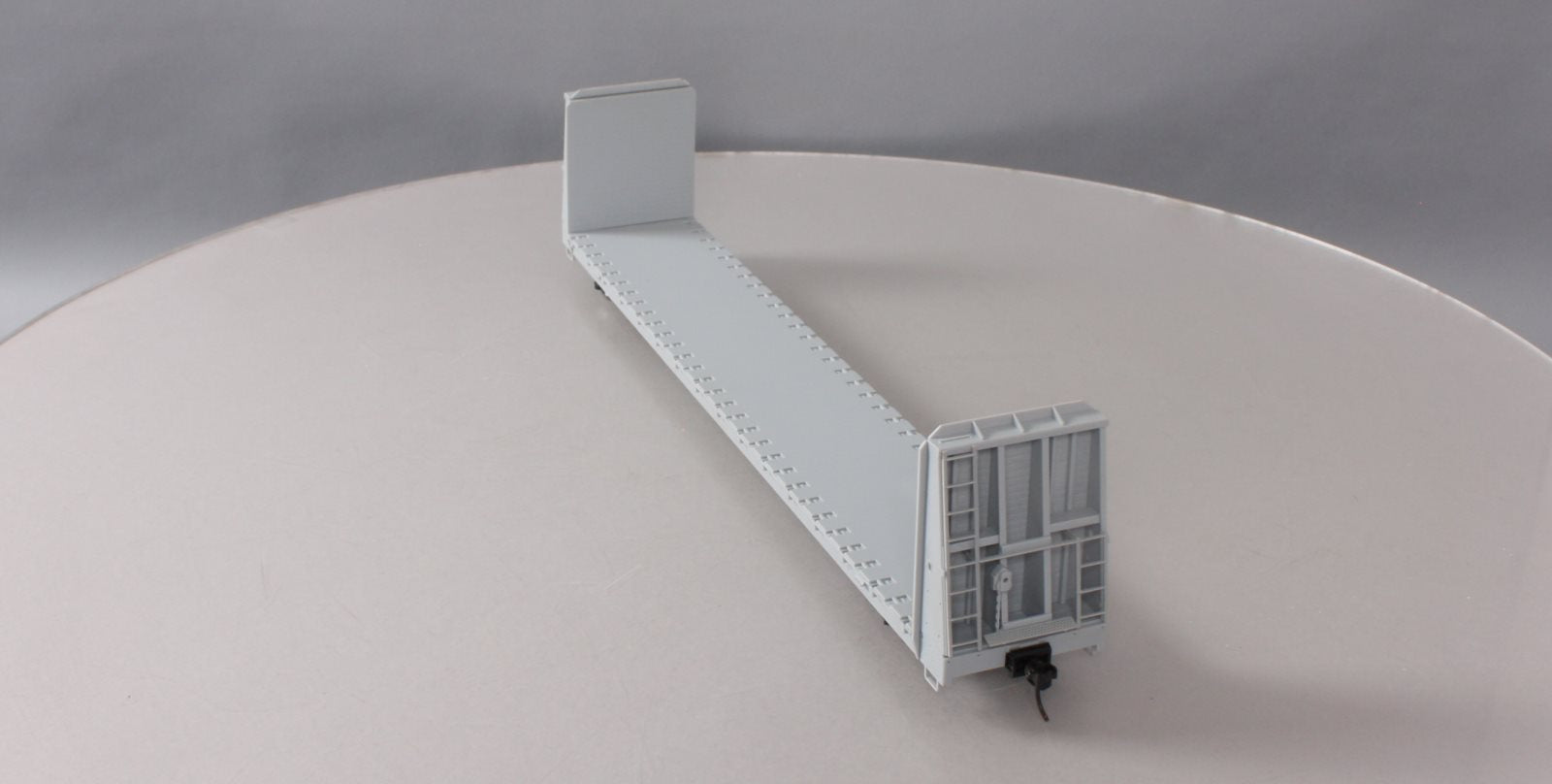 Atlas 2001750 Undecorated 62' Bulkhead Flat Car (2Rail)