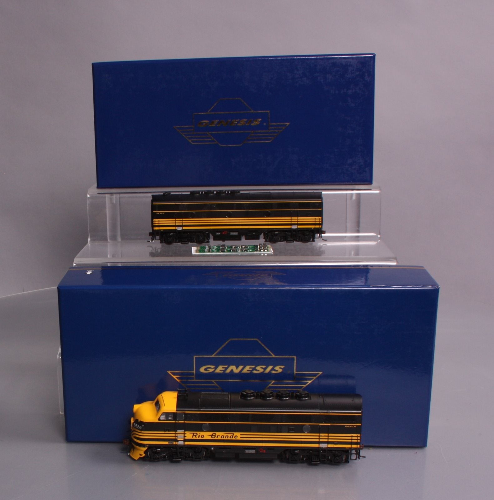 Athearn G22334 HO D&RGW F3 A/B Diesel Locomotive with DCC & Sound #5524, #5523