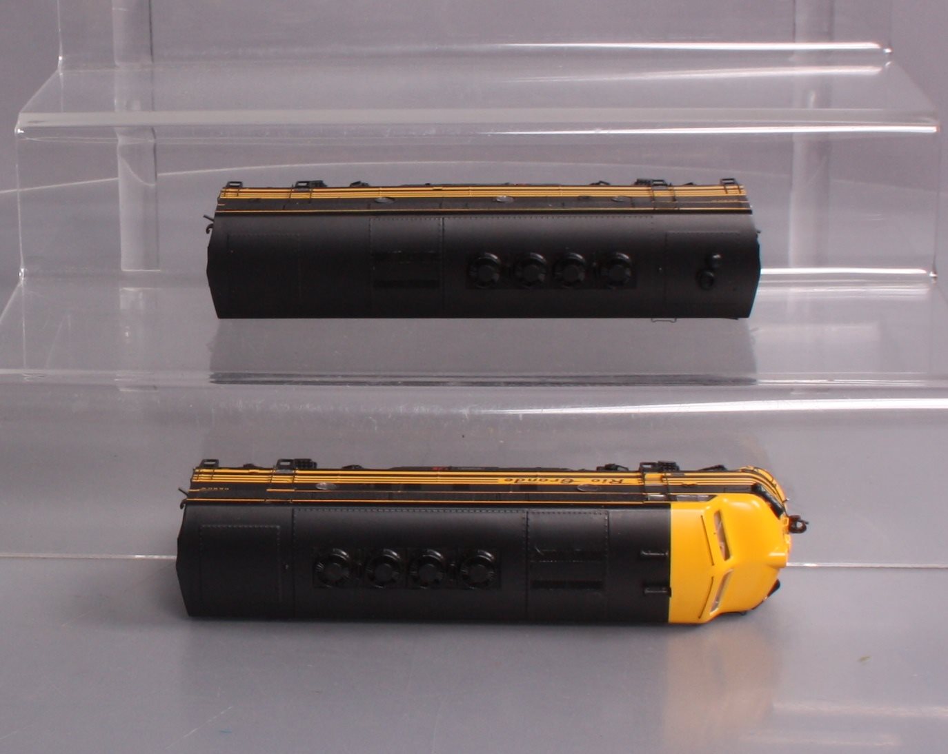 Athearn G22334 HO D&RGW F3 A/B Diesel Locomotive with DCC & Sound #5524, #5523