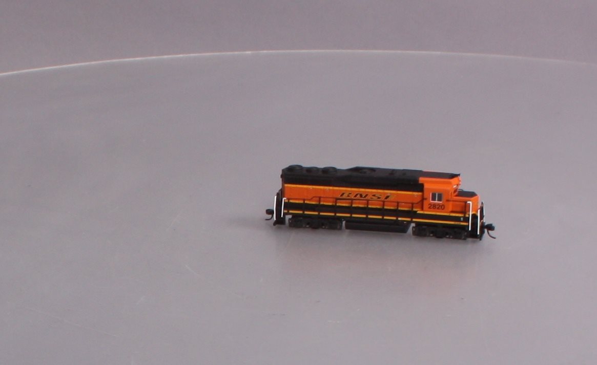 Atlas 40002434 N BNSF GP30 Diesel Locomotive #2820