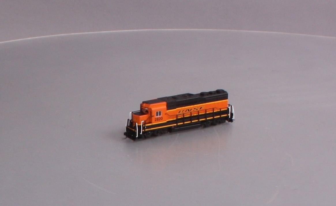 Atlas 40002434 N BNSF GP30 Diesel Locomotive #2820
