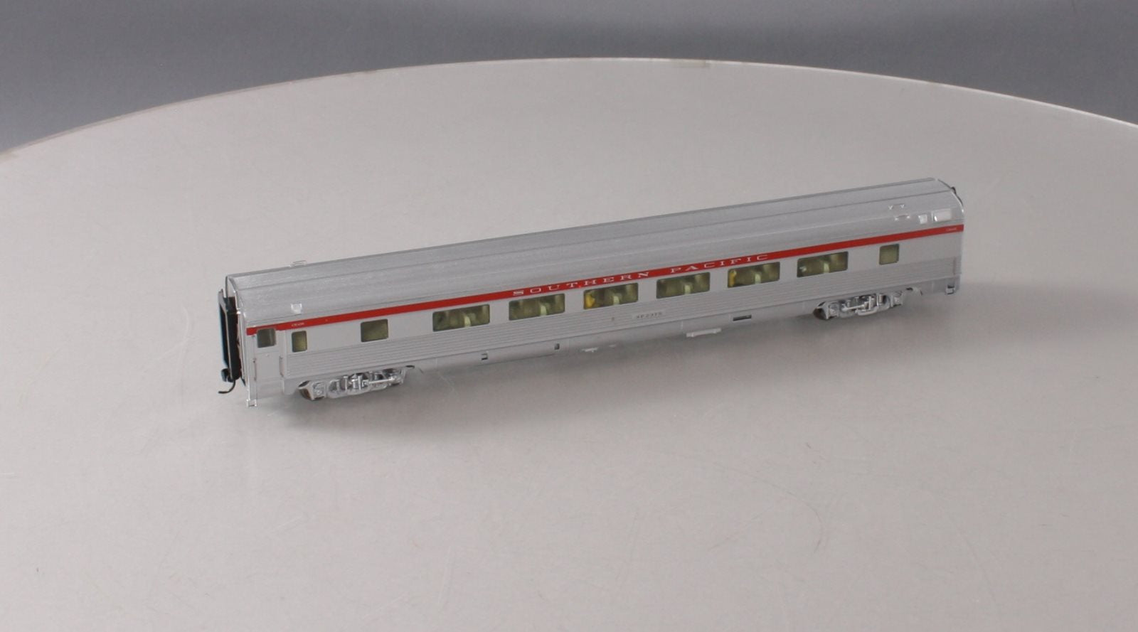 Walthers 932-15108 Southern Pacific Budd 46-Seat Coach