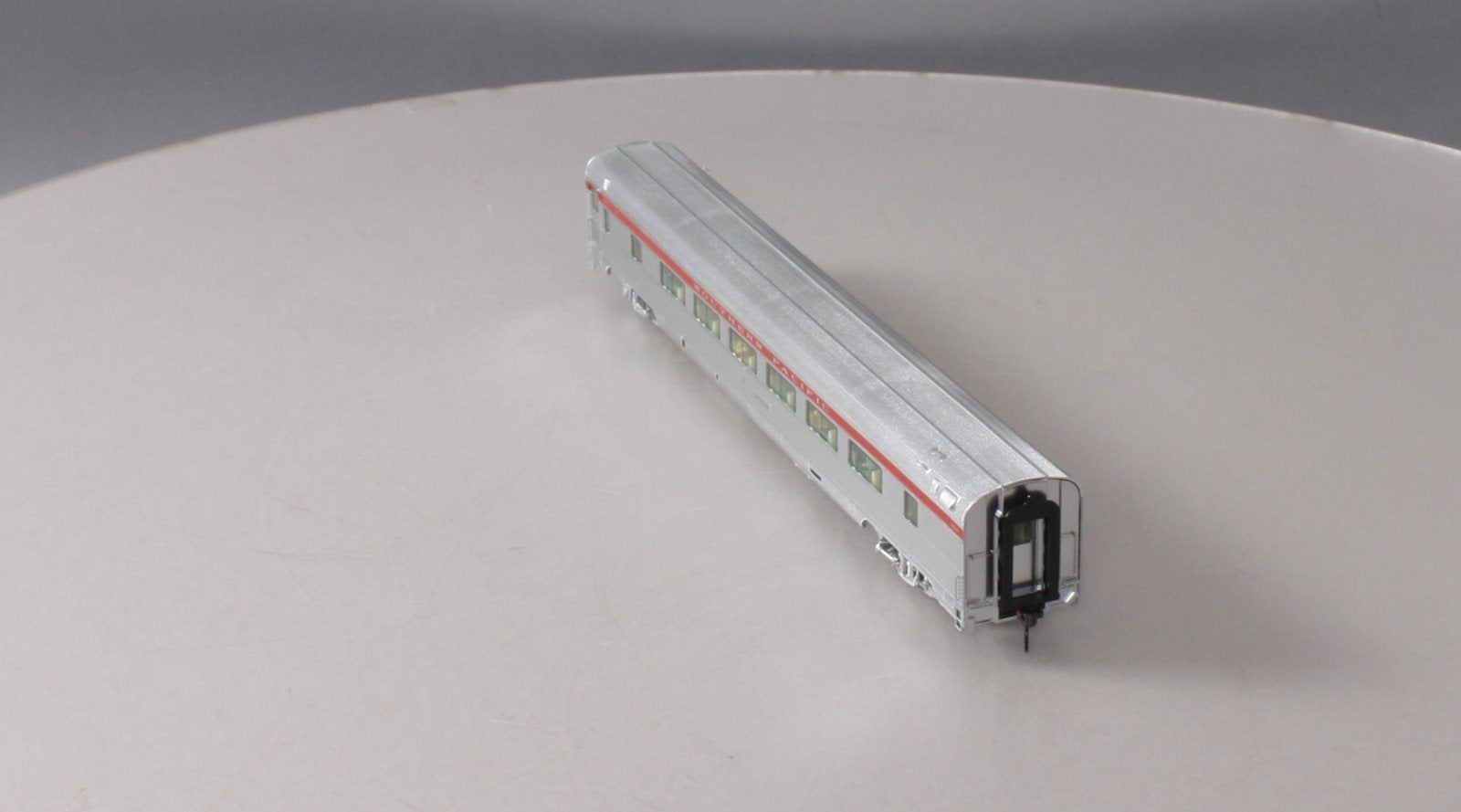 Walthers 932-15108 Southern Pacific Budd 46-Seat Coach