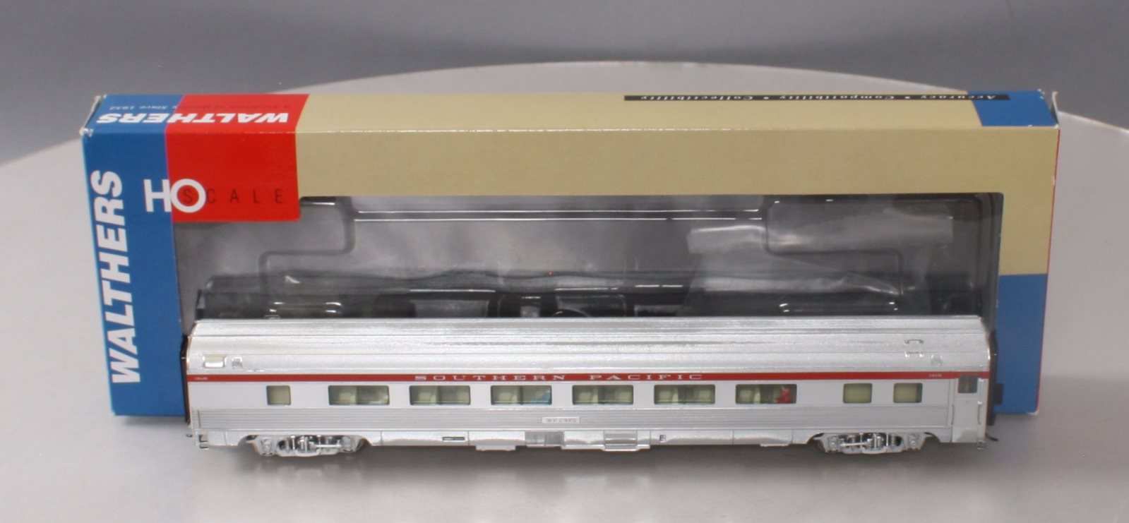 Walthers 932-15108 Southern Pacific Budd 46-Seat Coach