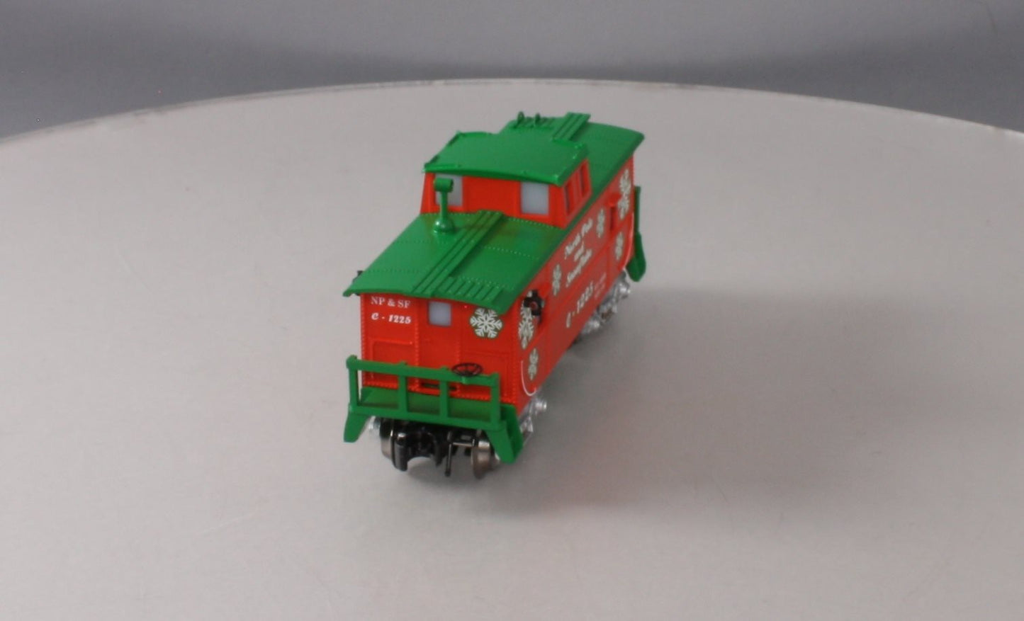 RMT 96950 O Christmas Caboose with Operating Marker Lights