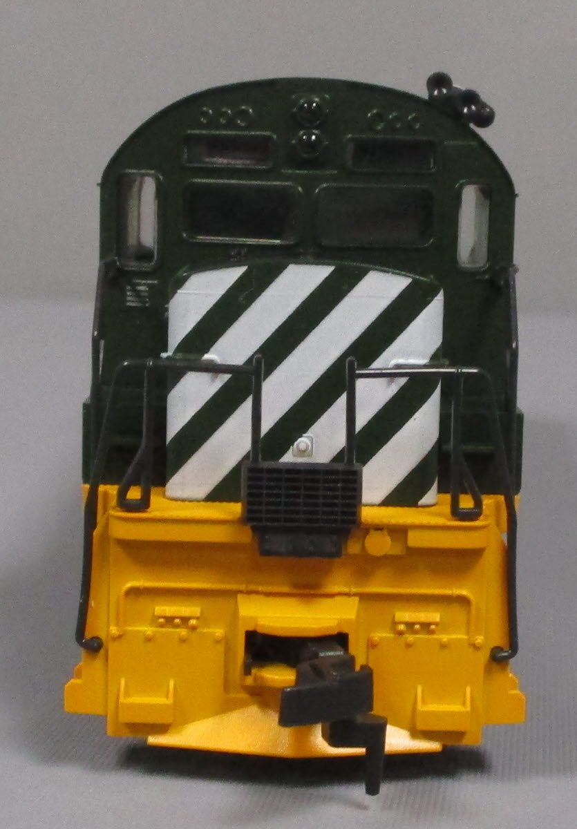 Atlas 8041 HO British Columbia Railway C425 Diesel Locomotive # 812