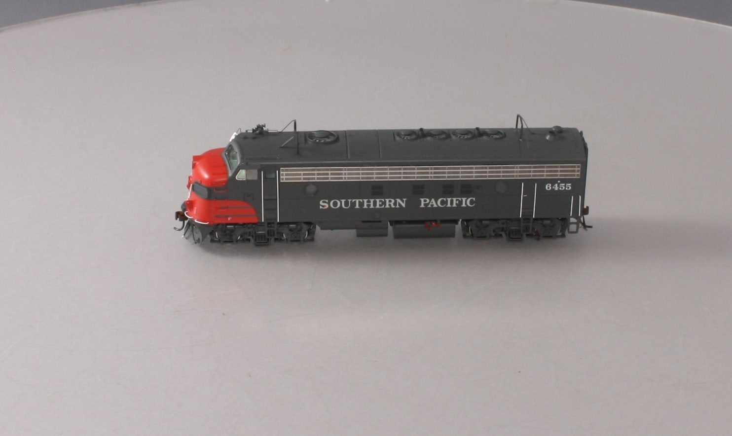 Athearn G22688 HO Southern Pacific EMD FP7A Diesel Loco w/DCC & Sound #6455