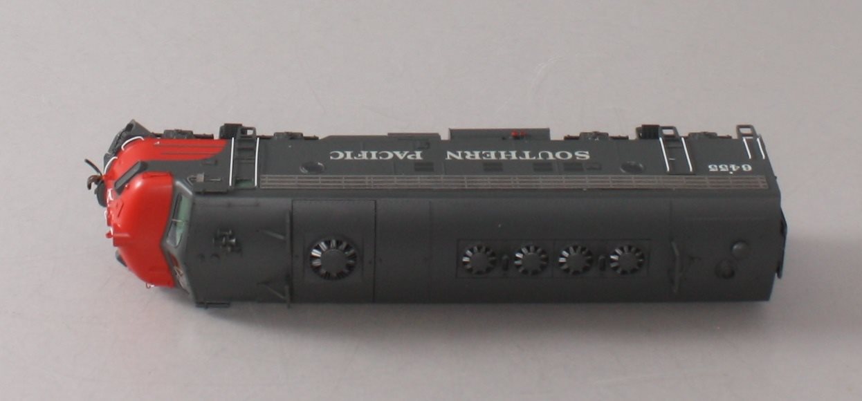 Athearn G22688 HO Southern Pacific EMD FP7A Diesel Loco w/DCC & Sound #6455