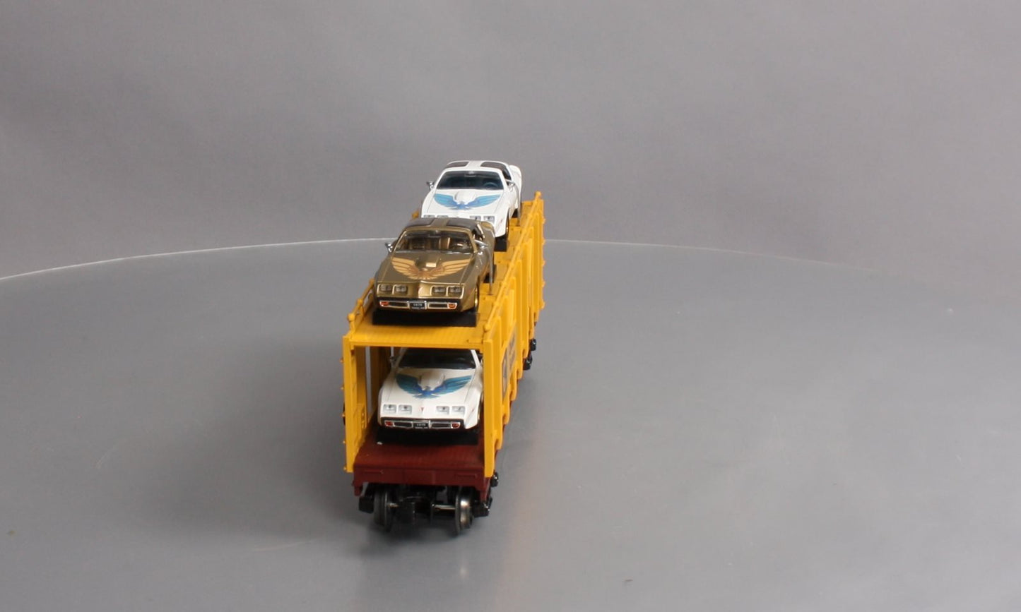 MTH 30-76642 O Chessie Auto Carrier Flat Car with 4 '79 Pontiac Firebird
