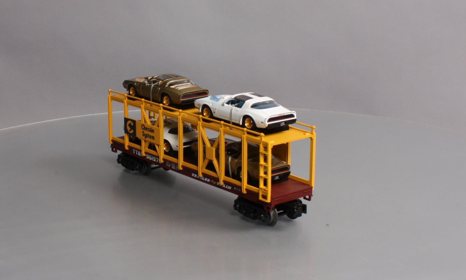 MTH 30-76642 O Chessie Auto Carrier Flat Car with 4 '79 Pontiac Firebird